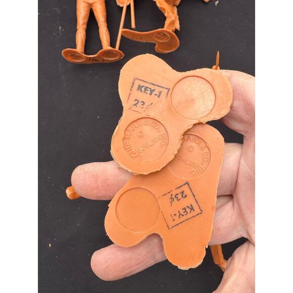 4 VINTAGE 1964 LOUIS MARX Large 6” Cowboys & INDIAN PLASTIC FIGURES - Picture 10 of 11